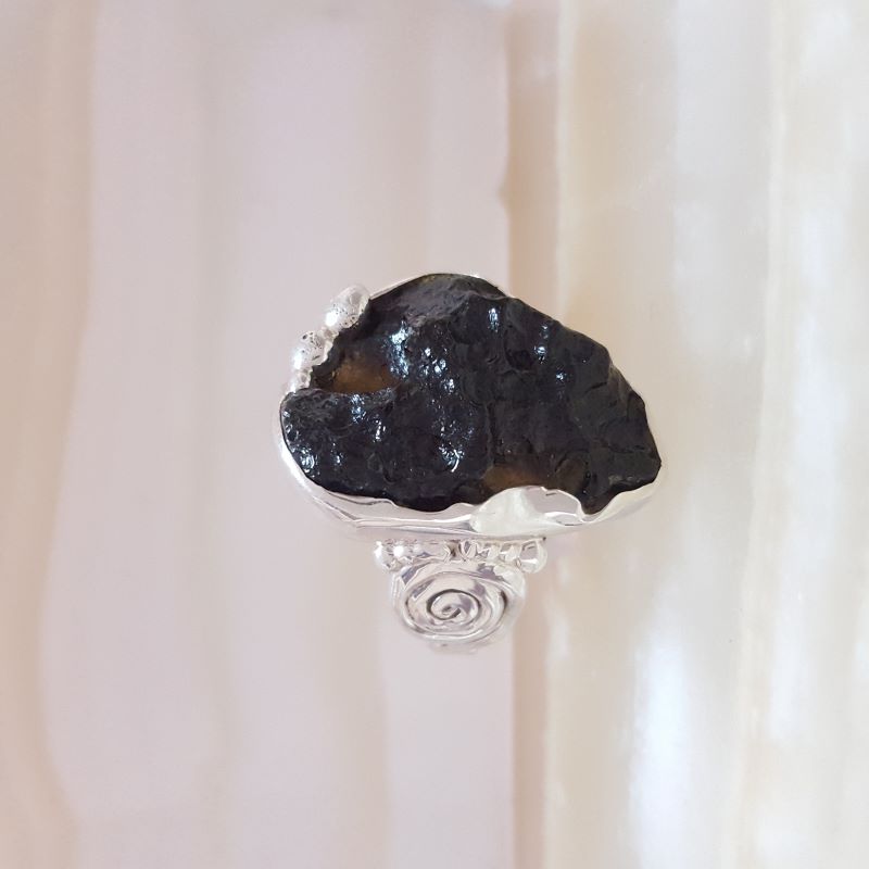 Anillo Tektita Negra Plata 925 Modelo 1473 - Caleidoscopio