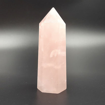 Punta Generador Obelisco de Cuarzo Rosa Natural 68 - 79 g 7 - 7 a 7 8 cm Altura