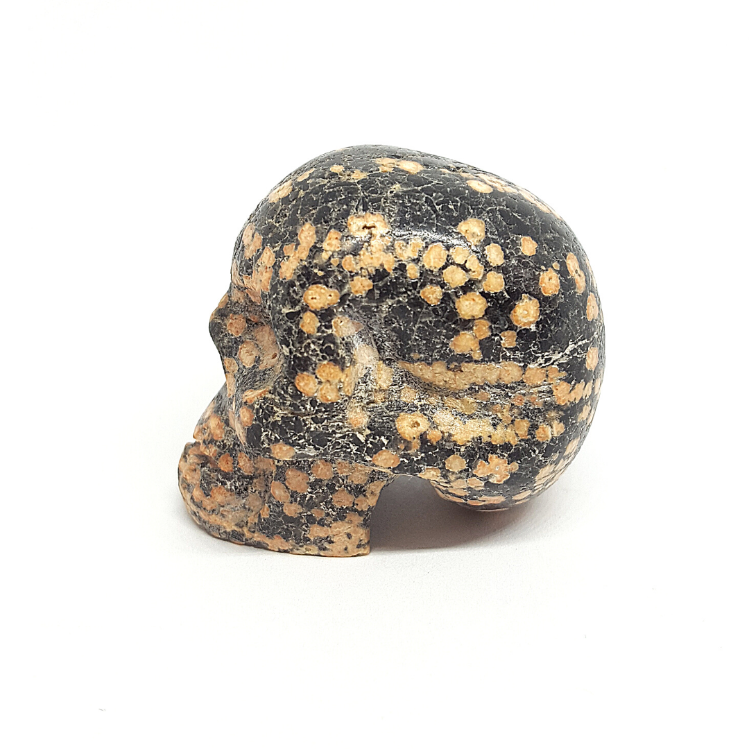 Cráneo de Calcedonia en cantera 5 cm alto peso 63 gr